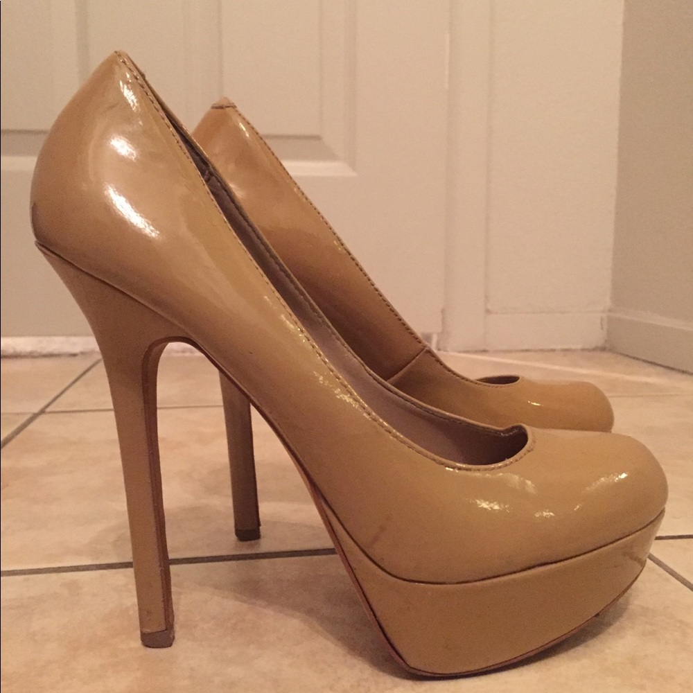 STEVE MADDEN BEVV Nude Platform Round-toe Pumps